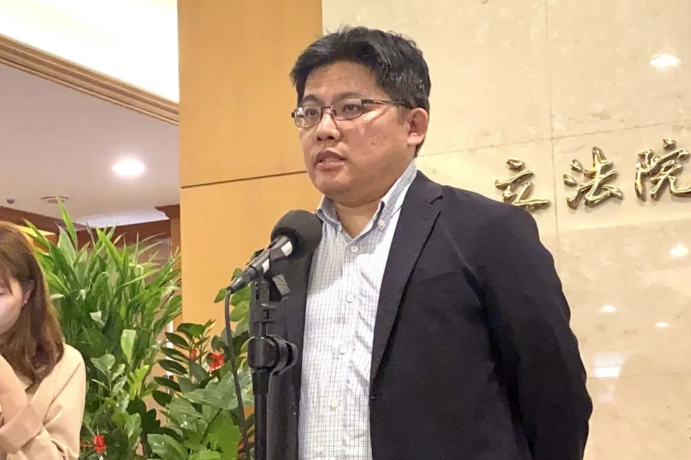 慰留曾玟學不成　邱顯智：將邀黃國昌3人面對面溝通