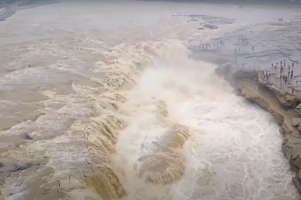黃河遇22年來最大洪峰　強拆54座浮橋因應每秒4330立方公尺流量
