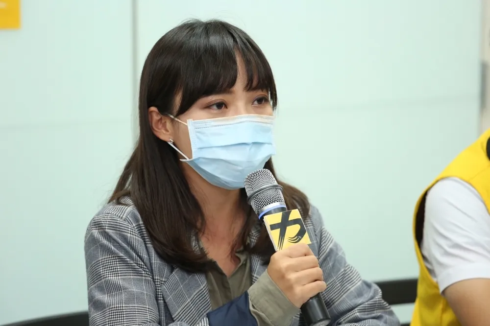 【快訊】妹妹被當人頭黨員「被投票」　黃捷宣布退出時代力量