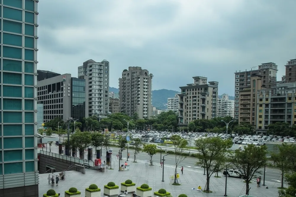 蔡明芳專欄：勿放任房貸和土建融餘額繼續創新高