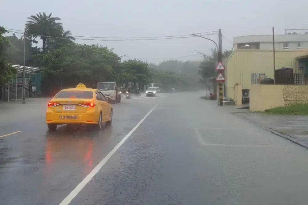 【開學壞天氣】台南高雄續炸豪雨　「準中颱」梅莎料周末生成