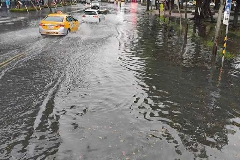 【積水30公分】北北基升級豪雨特報！　士林、中山區一級淹水警戒
