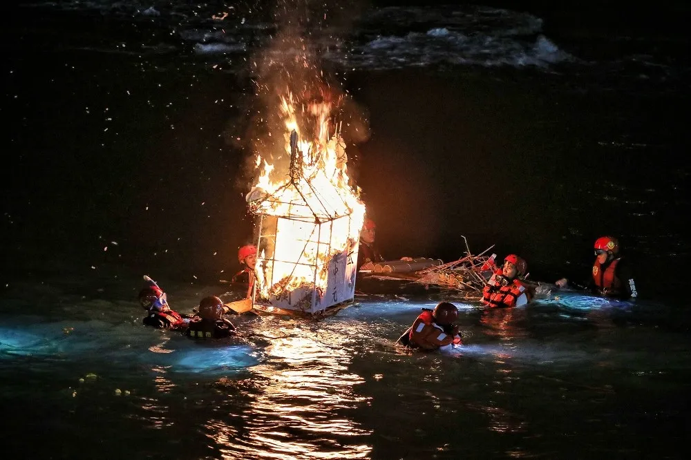 【雞籠中元祭】放水燈遊行改車隊遶境祈福不封街　林右昌秀限定「平安乖乖包」