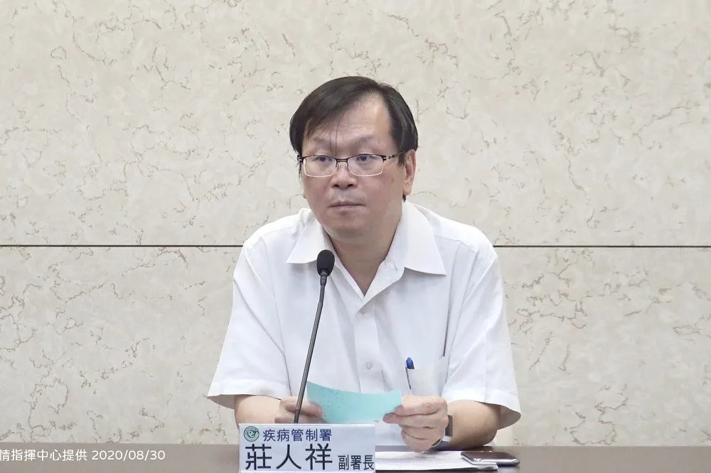 【幫醫護省力】機場採檢新冠肺炎　9/1起改「吐口水」免插喉