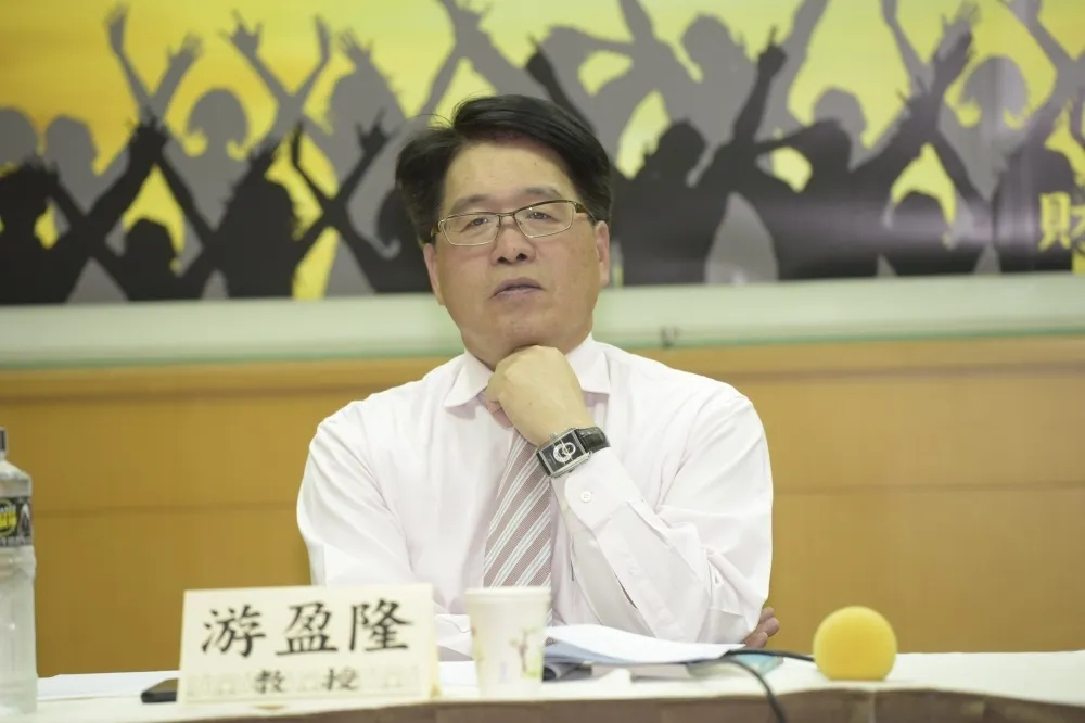 不理蔡英文否認「美豬交換說」　游盈隆直指「這是阿札爾帶來無法拒絕的提議」