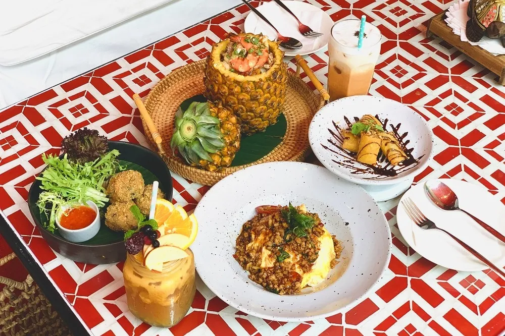 【獨家片】時髦美拍系泰式餐廳「SO BANGKOK」插旗 ATT 4 FUN！還能吃下午茶、喝調酒配信義區夜景