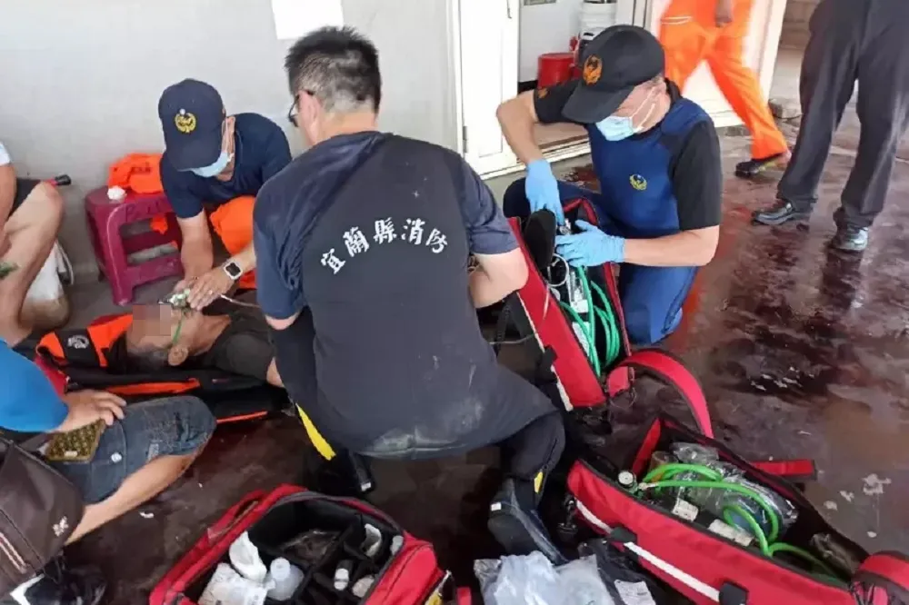 宜蘭大溪漁港瘋浪捲釣客　4死1命危