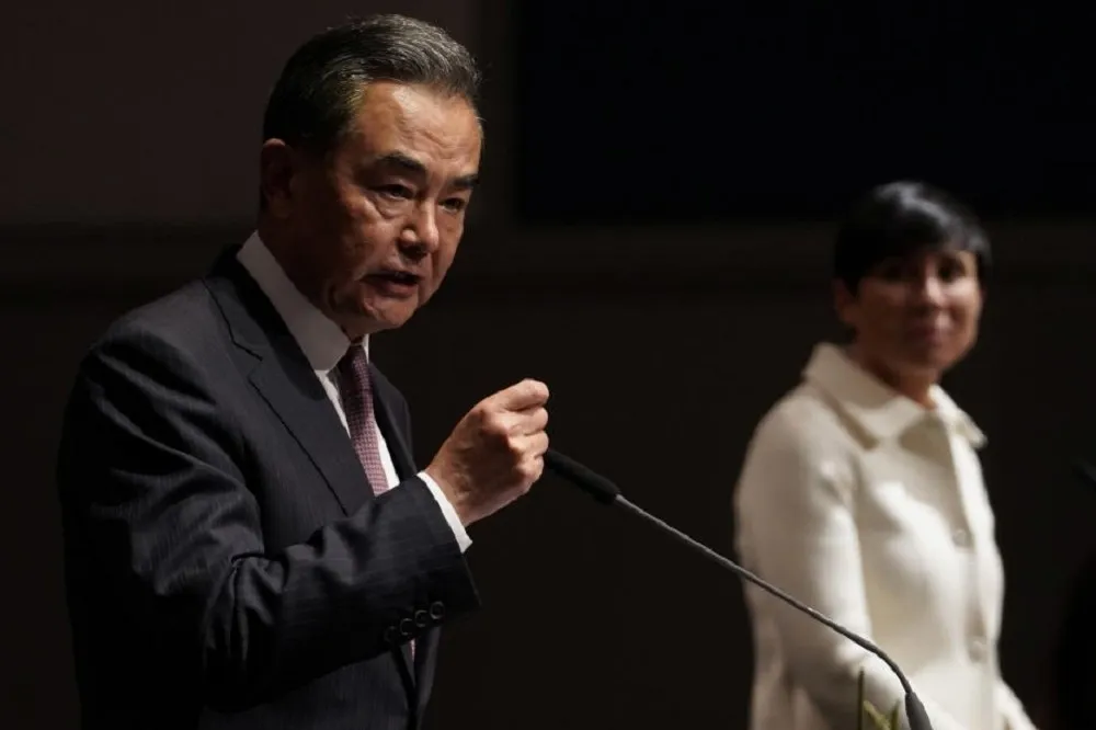 直批蓬佩奧造謠抹黑、搞單邊主義！王毅推「全球數位安全倡議」