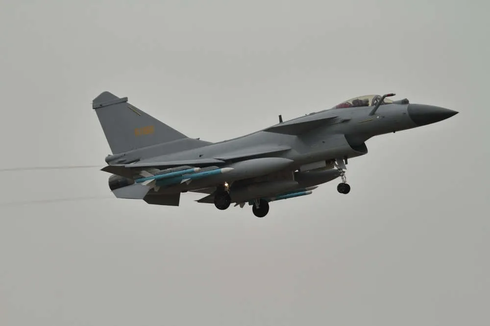 多架解放軍機進入我西南領空　國防部澄清「解放軍包圍東沙島」謠言