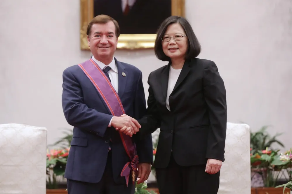 【曾來台獲頒勳章】美前眾議員羅伊斯出任騰訊說客　協助阻擋微信禁令