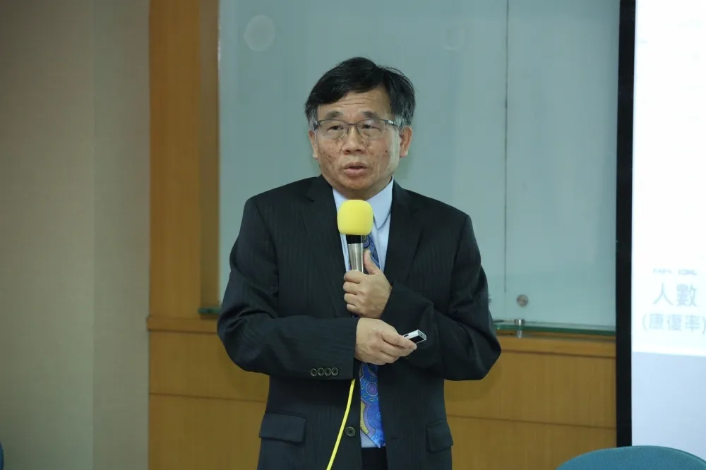憂全球疫苗分配不均拉長疫情期 　陳秀熙：雞尾酒療法是突破方向