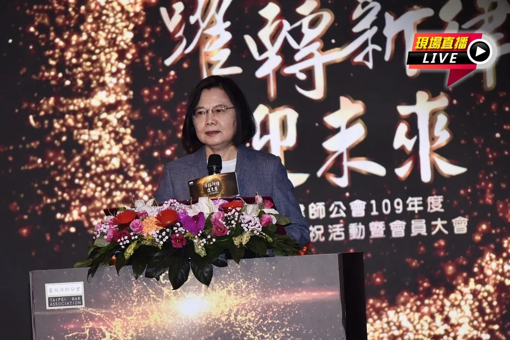 【直播】歡慶律師節！　蔡總統現身晚會同樂
