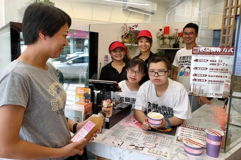 小仁泉豆漿邀唐寶寶擔任一日店長　歡迎民眾「豆」陣作公益