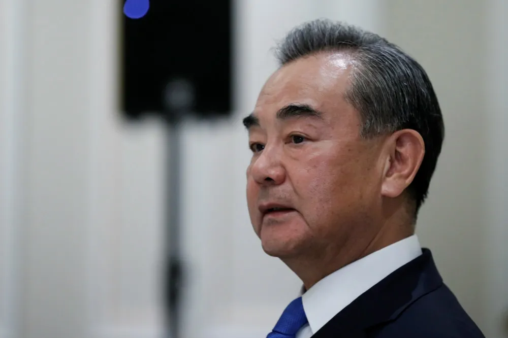 中國外長王毅重申南海「九段線」　反嗆美軍炫耀武力、威脅和平