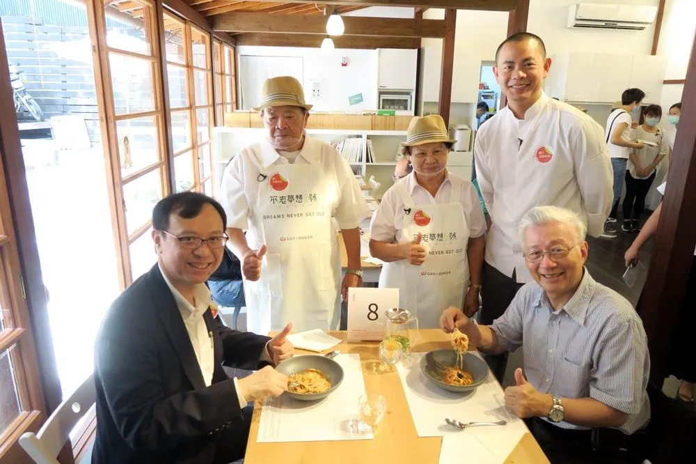 米其林名廚江振誠助陣弘道推快閃餐廳邀失智長輩擔任服務生