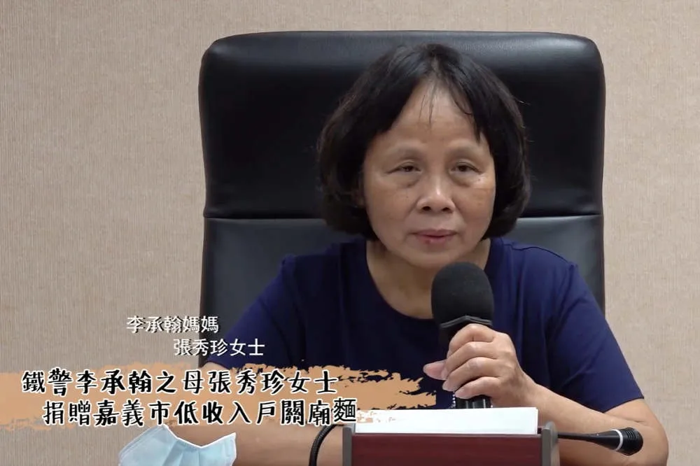 用丈夫奠儀行善人間　殉職鐵路警母捐1500份關廟麵助弱勢