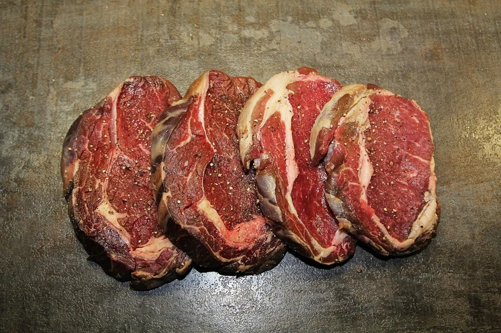 拿肋眼牛排做牛肉麵　你想在臉書曬什麼