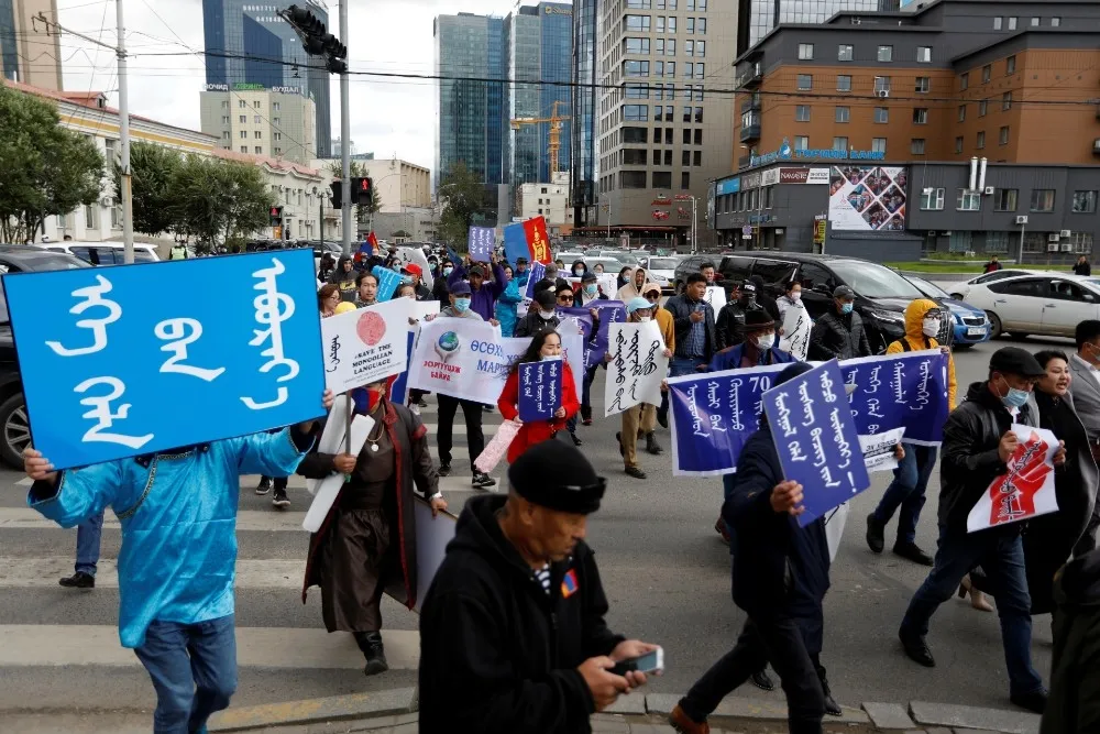 「救救蒙古語」　王毅到訪蒙古國烏蘭巴托遭抗議