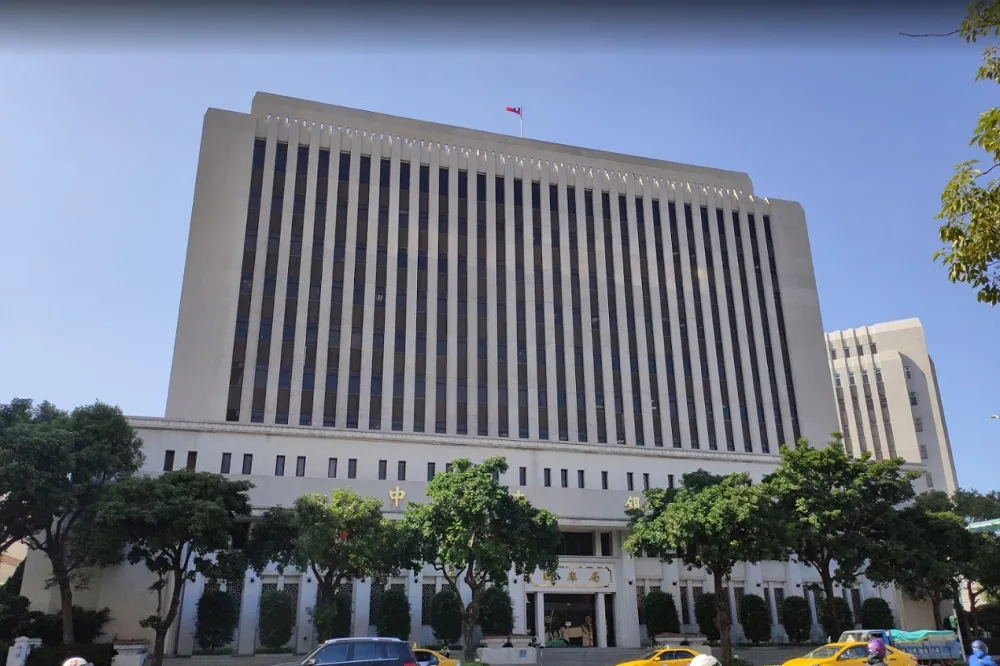 【利率連2凍】央行宣布不降息　上修2020年經濟成長率至1.6%　