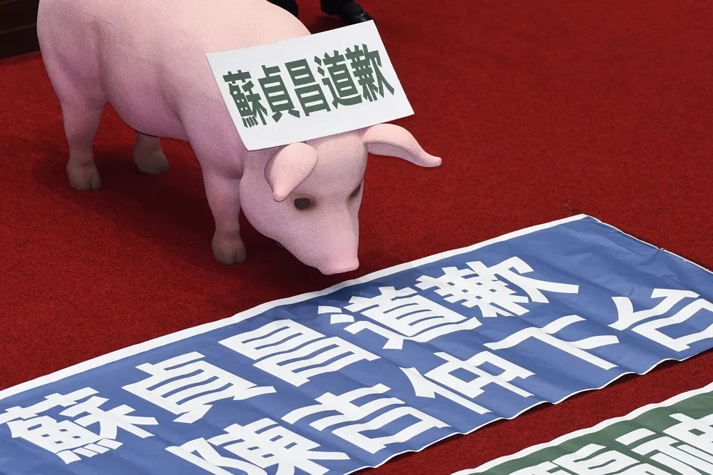 藍委霸占立法院官員席　阻蘇貞昌上台報告