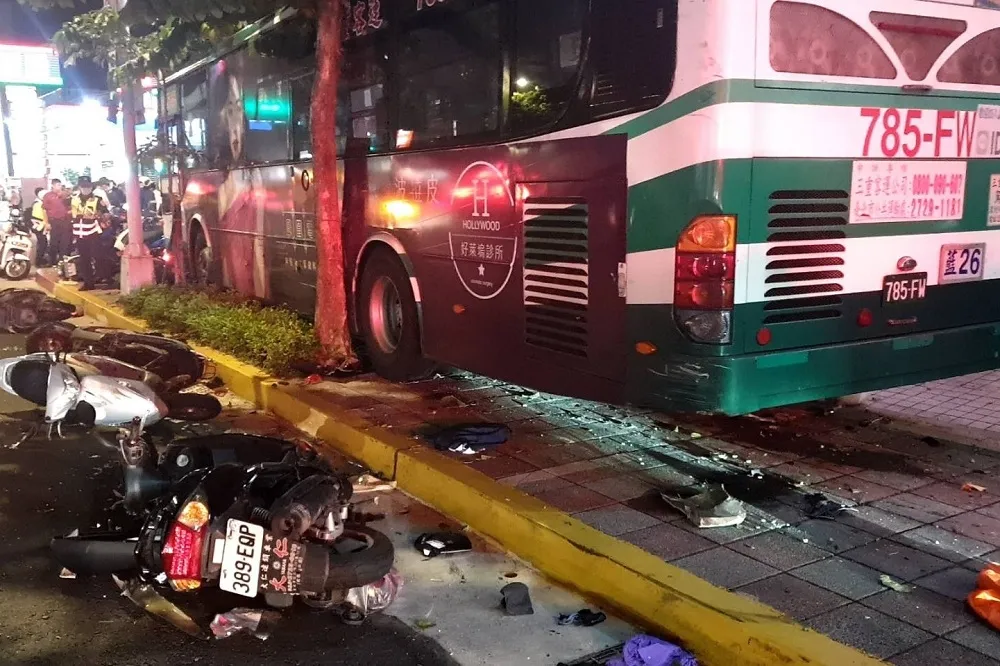 【我睡著了】公車衝撞釀一死一傷　新北勞工局將對三重客運勞檢