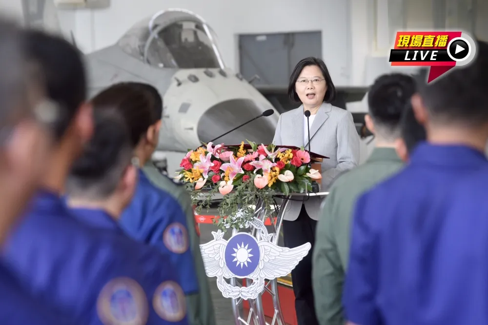 【直播】不怕解放軍機擾台　蔡英文搭機赴澎湖慰勉天駒中隊