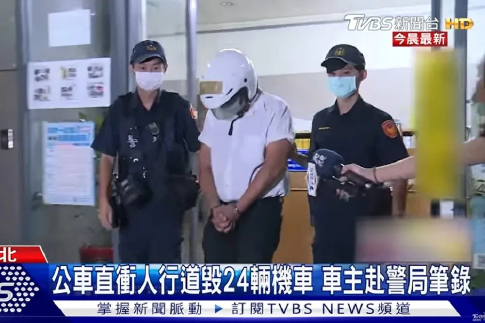 【竟是毒駕】肇事公車司機有吸毒前科　坦承：上周五前才吸食安非他命