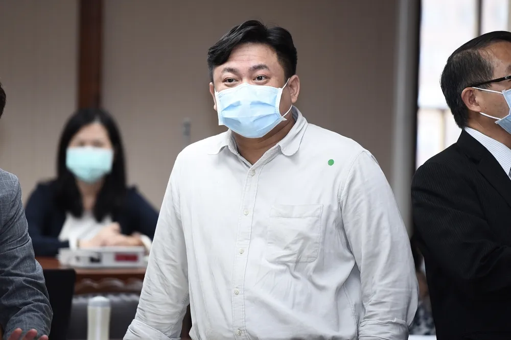 已致電向王婉諭解釋　洪申翰：禮讓是黨團原本的照例規劃