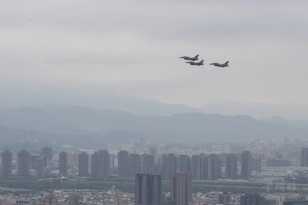 「台北上空戰機聲四起」解放軍來了！？　國防部：國慶預演啦