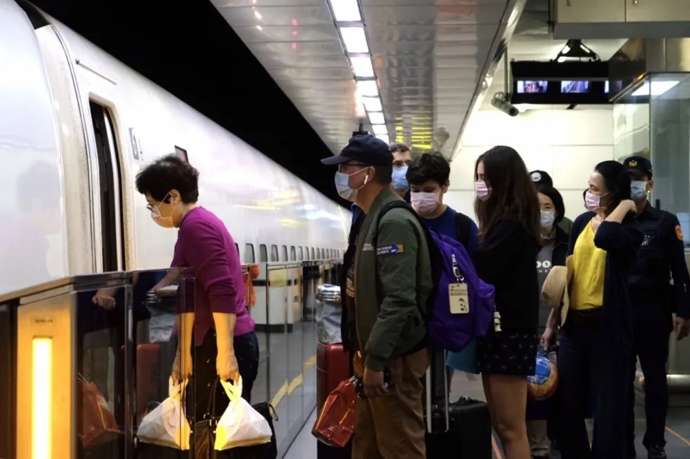【國慶連假】高鐵再加開6班列車　26日凌晨開放購票