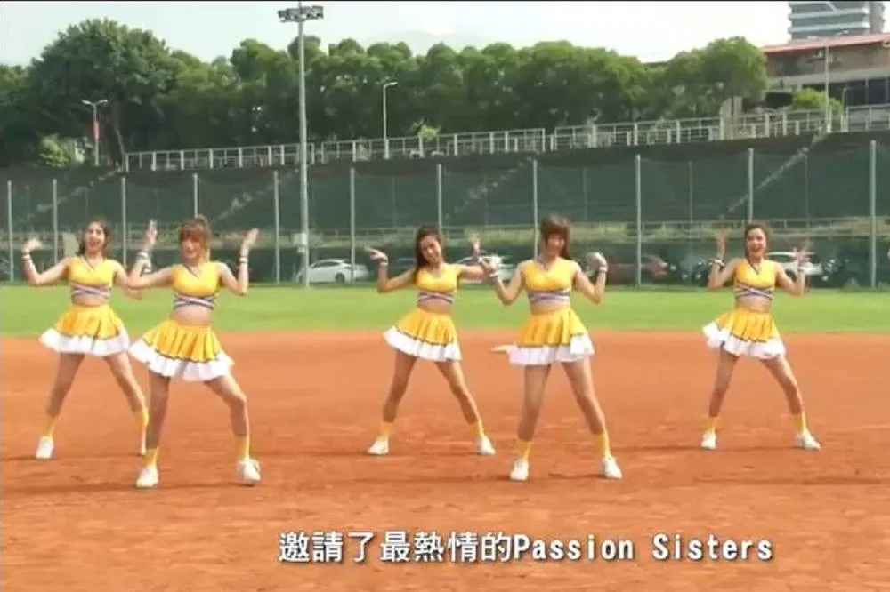 【影片】超幸福的！Passion Sisters現身永慶壘球賽為球員加油