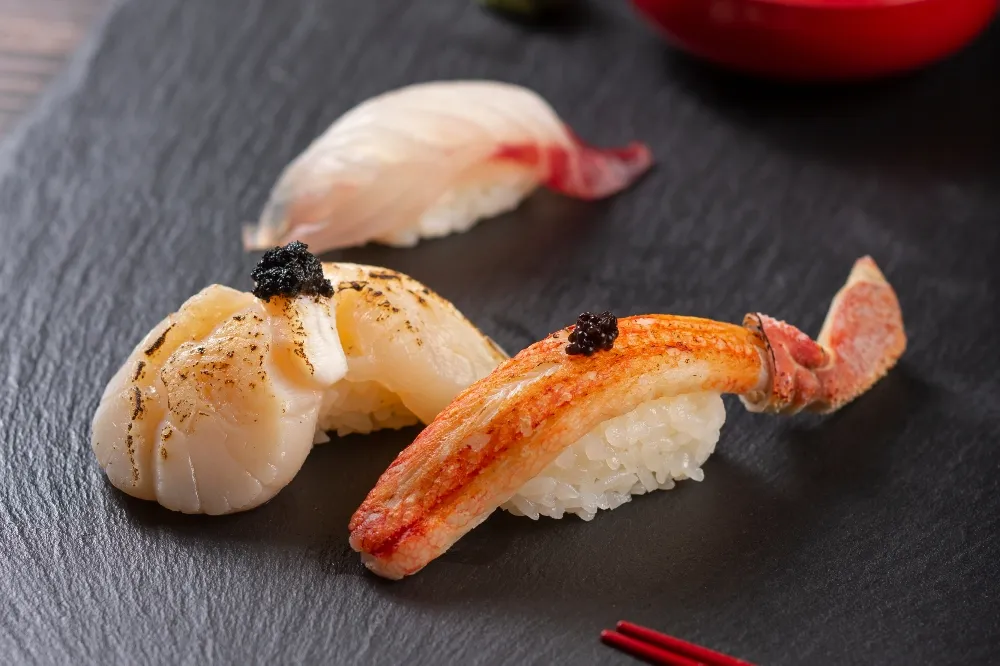 買一送一等優惠總理整！「海壽司」推出松葉蟹腿、蟹膏蟹味棒等 11 款秋季新品