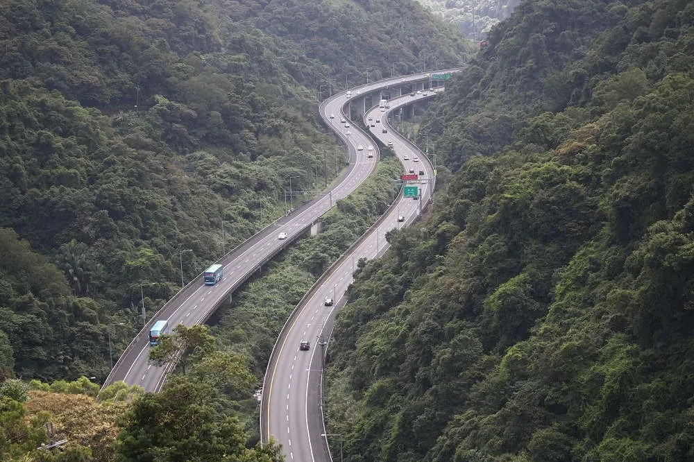 【中秋首日車潮】駕駛驚呼國5上午「很順」！　國1國3仍紫爆