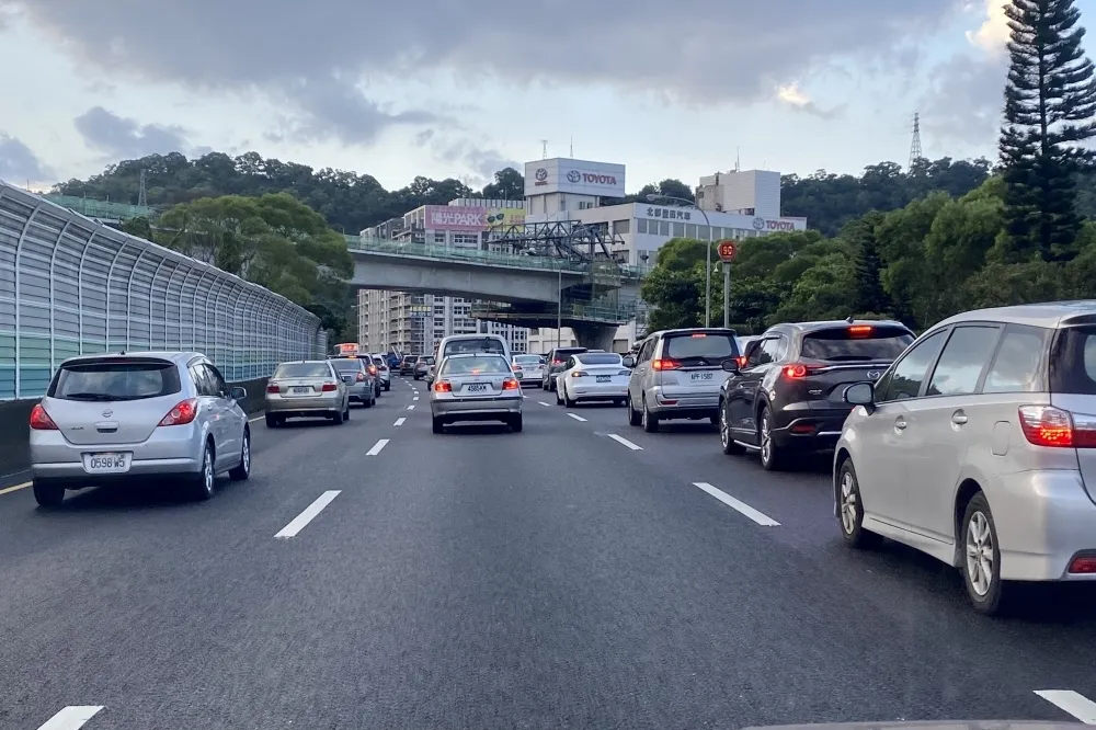 【中秋連假第二天】國5北上回堵雪隧5公里　預計晚上9點後才緩解 