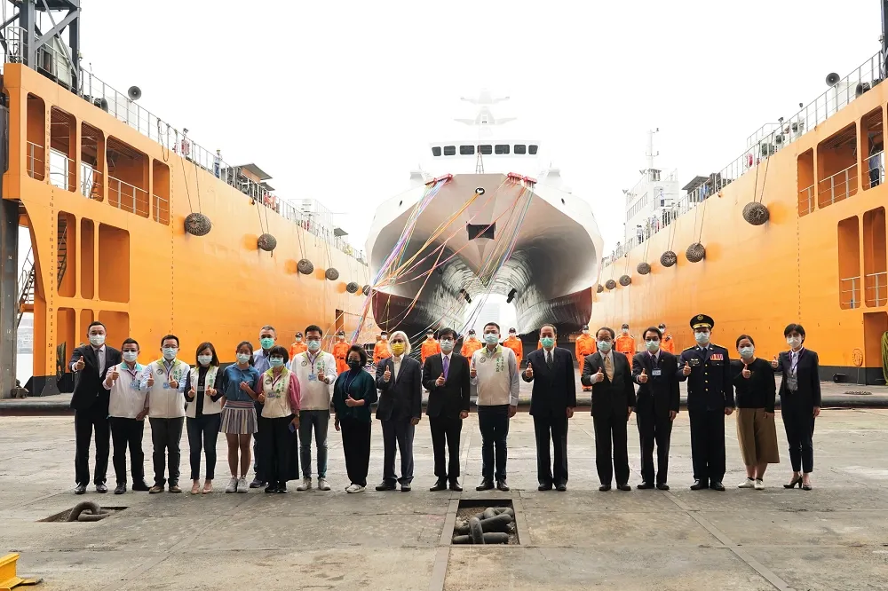 雙船體儎台採相同設計及德國MTU同型主機　海軍造價竟比海巡多3億