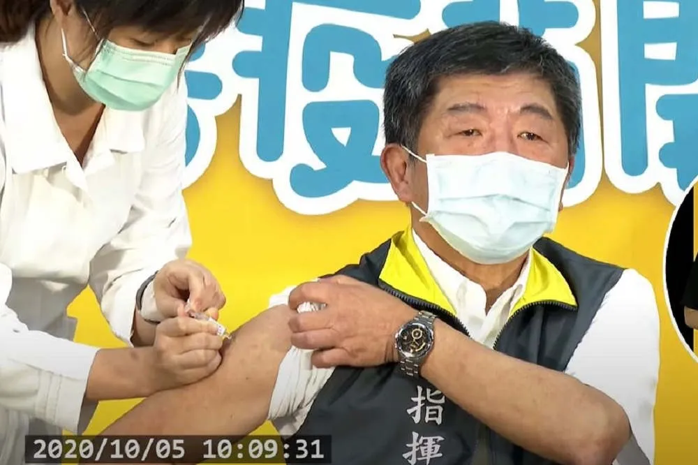 防併新冠引重症！　陳時中、潘若迪帶頭「挨打」公費流感疫苗