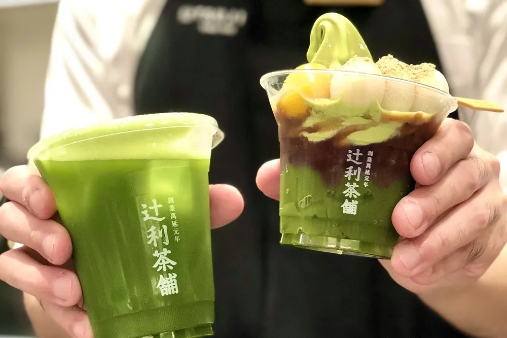 辻利茶舖 10/8~10/11 買一送一！買人氣「抹茶蛋糕卷」就送招牌「抹茶拿鐵」