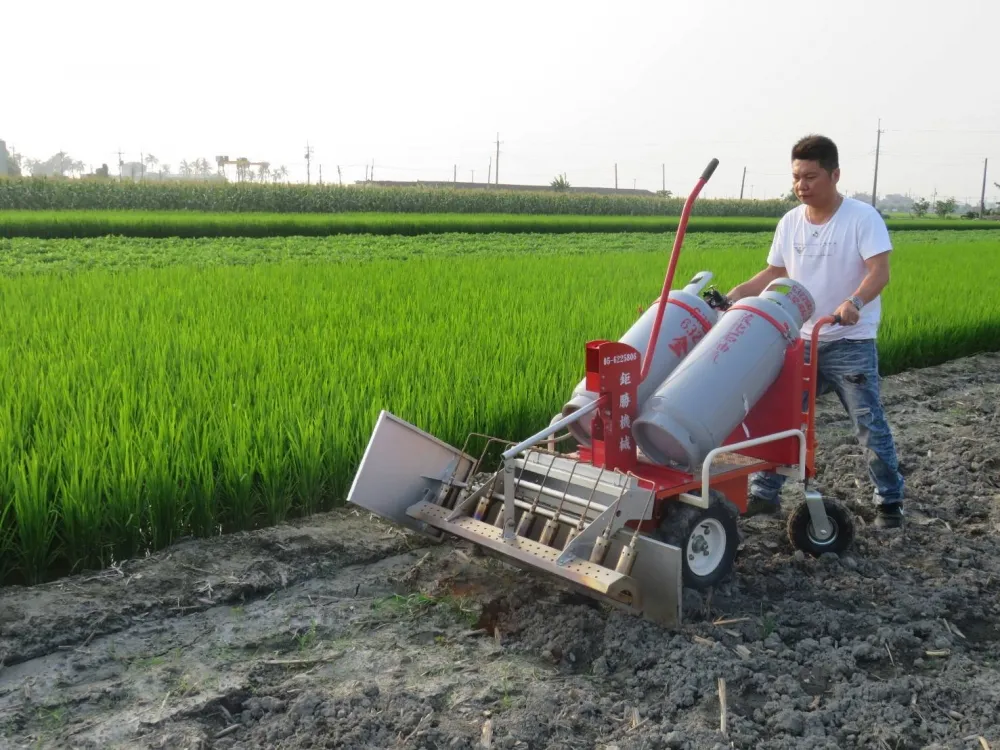 「火焰㓕草機」問世 雲林縣全國農機展出