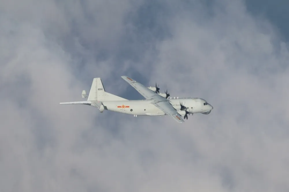 疑不爽美軍機劃海峽中線　解放軍機下午又擾我西南空域