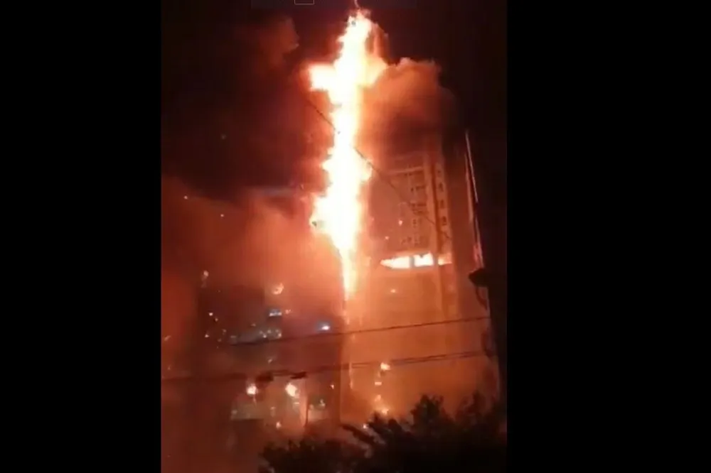 【91人送醫】南韓33層高樓燒成火炬　疑為「鋁複合版」建材惹禍