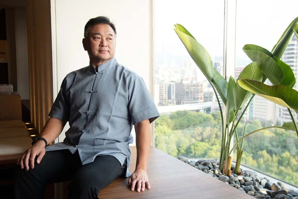 【專訪】50 歲半路出家的斜槓青年！全球首家 AI 中醫診所創辦人張南雄博士