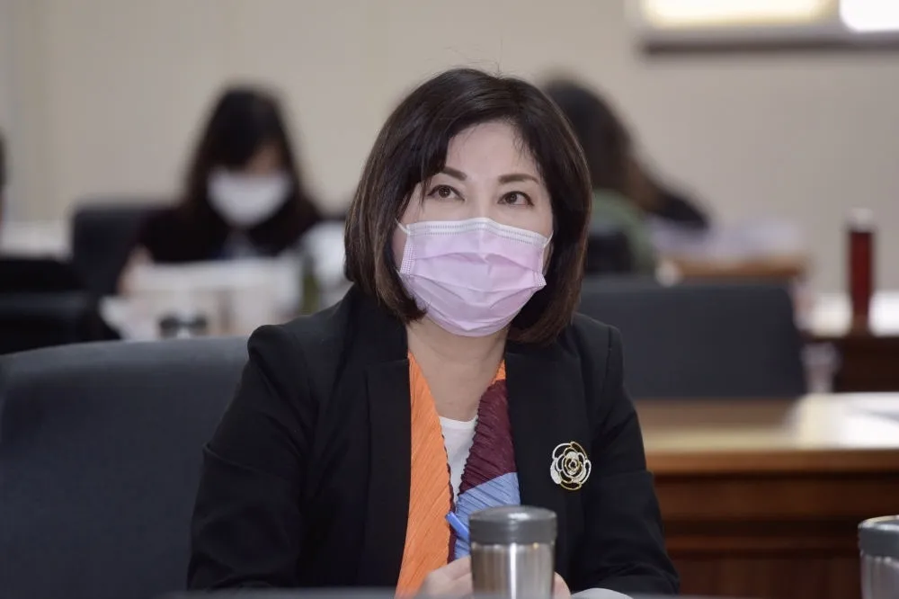 凍預算、批鐵路警察丟臉引反彈　綠委賴惠員道歉：愛之深責之切