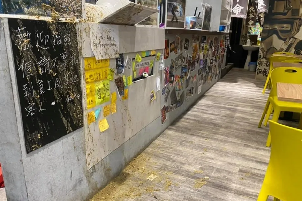 【惡劣】挺流亡港人在台餐廳　「保護傘 」遭惡意潑糞