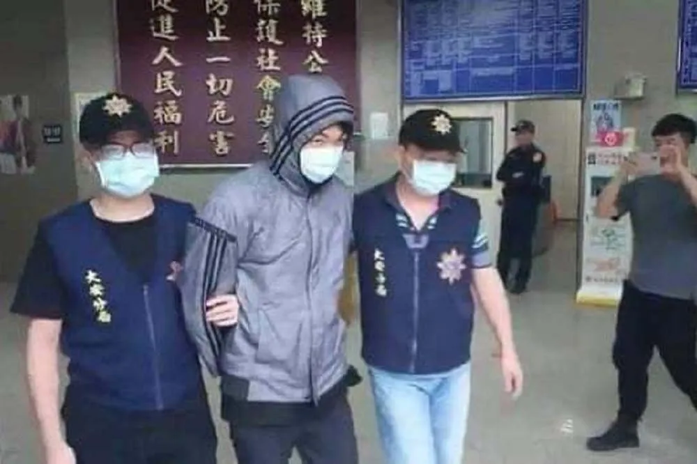 【警揪藏鏡人】「保護傘」怪客收1.5萬潑糞！　自備蟑螂腳犯案被戳謊