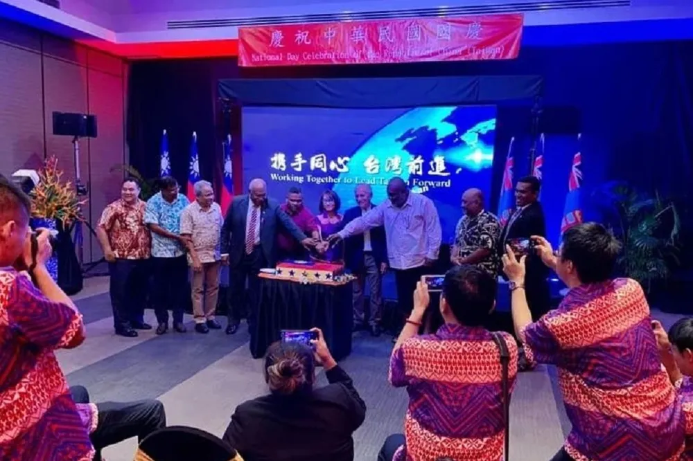 李濠仲專欄：豈止國慶　從賽鴿到花車都要「反台」