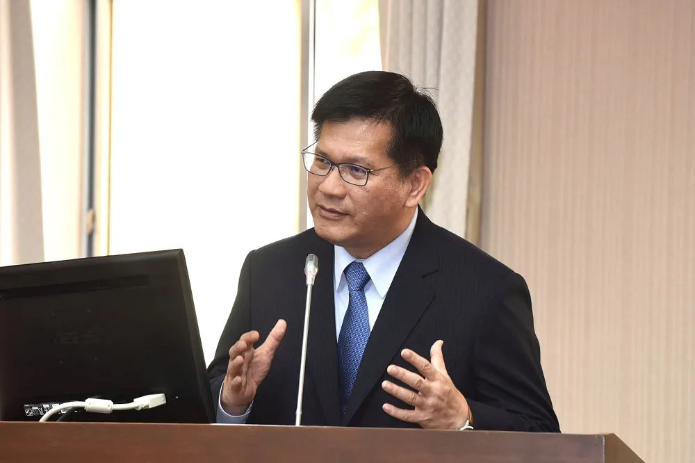 斷軌通報不實　林佳龍點名台鐵局長張政源：應負更大責任