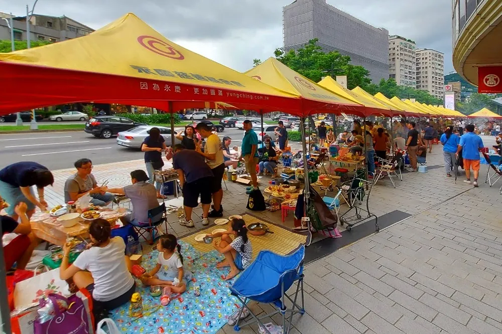 慶佳節！永慶房屋參與近七百場中秋活動與里民同歡