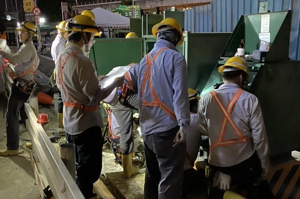 台電配合道路工程停電　近8百戶摸黑多等3小時復電
