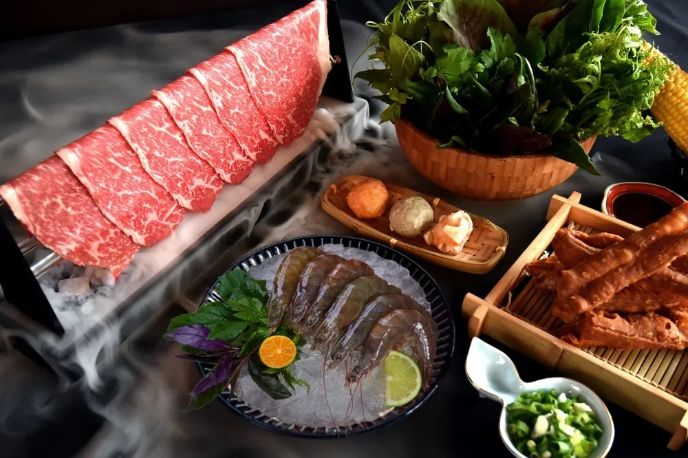 10/30 前約郭先生、郭小姐吃鍋打八折！夏部火鍋「胡椒雞湯」新上市　每週五暢飲比賽冠軍免費