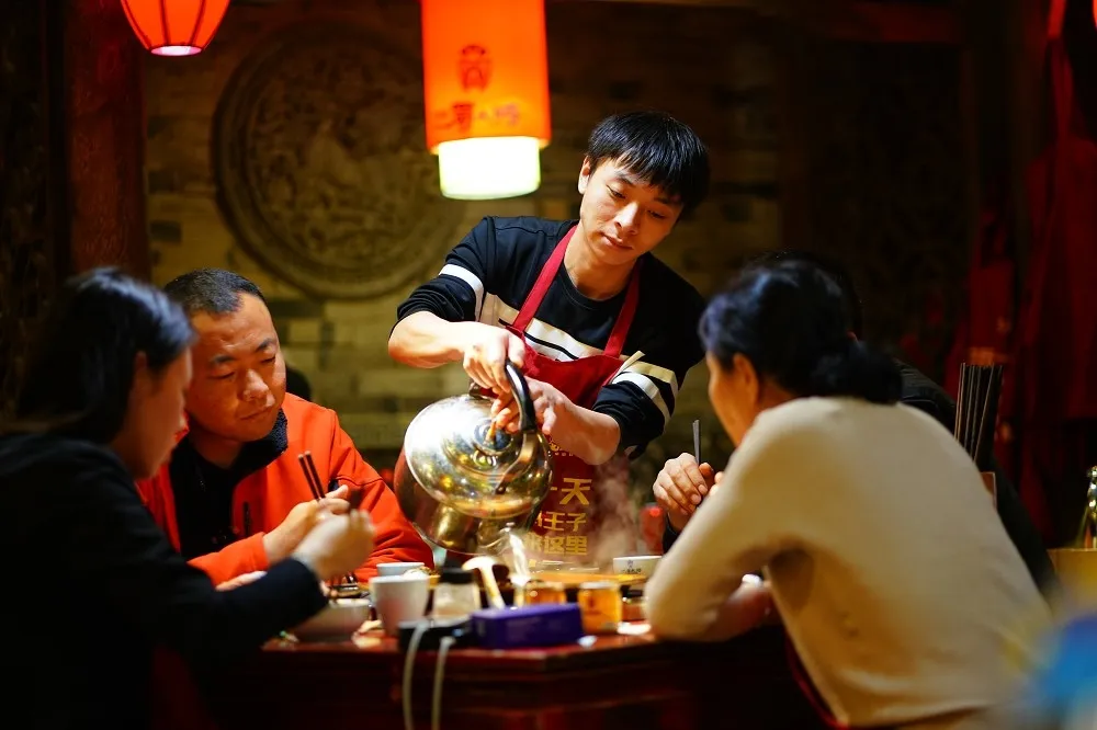 早在一萬年前就有的火鍋　是何時發展出現在流行的「鴛鴦鍋」呢？